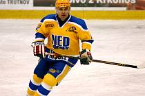 Bývalý sparťanský hokejista Jiří Zelenka, nyní válící za Nymburk, se v Trutnově neprosadil. Jeho tým přesto vysoko zvítězil.
