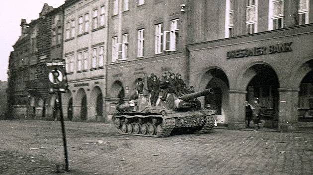 Pro Trutnov skončila válka 9. května 1945. Vojáci Rudé armády dorazili toho dne kolem páté hodiny odpoledne na takřka liduprázdné náměstí.