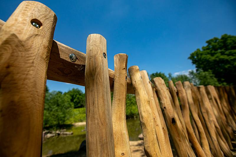 Safari Park Dvůr Králové otevřel novou cestu podél Jezera hrochů, nahradila 50 let starý most.