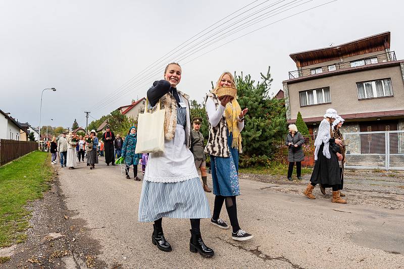 Lidé v Bílé Třemešné si užili Posvícenský průvod.