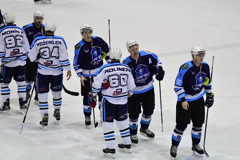 Vrchlabští hokejisté na domácím ledě přehráli Mostecké Lvy výsledkem 6:2. S diváky se po utkání loučil Tomáš Rolinek, jenž se vrací do pardubického Dynama.