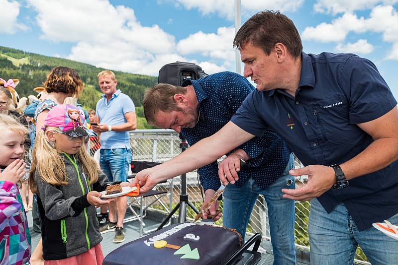 Stezka korunami stromů Krkonoše v Janských Lázních oslavila v sobotu 3. narozeniny.