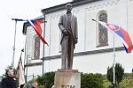 Napočtvrté ve Studenci. Sochu T. G. Masaryka třikrát slavnostně odhalovali, vždy 28. října. Třikrát byla odstraněna. Od neděle mají v obci novou.