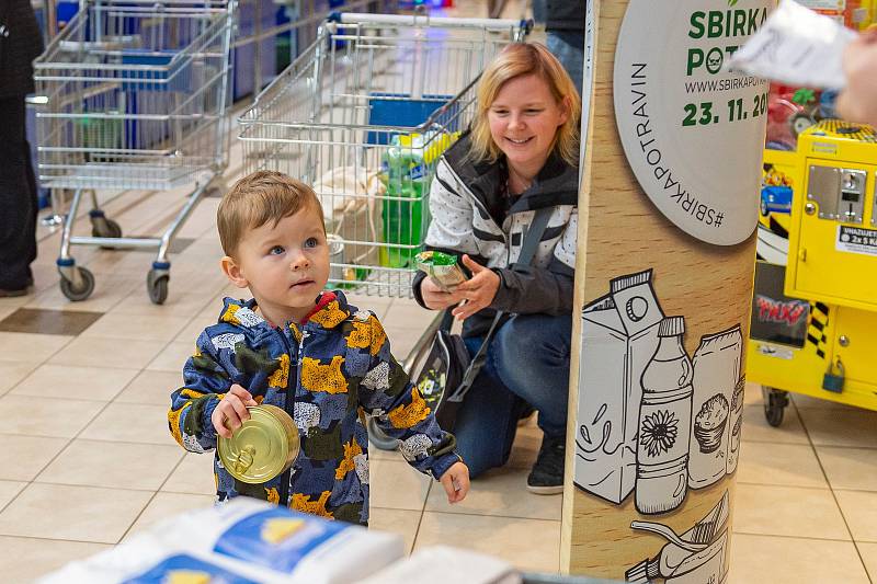 Sbírka potravin v trutnovském Tescu vynesla 1262 kg potravin a 277 kg drogerie, v trutnovském Penny se vybralo 498 kg potravin a 16 kg drogerie.