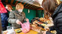 Lidé mohli v sobotu konečně vyrazit na farmářské trhy v Poříčí.