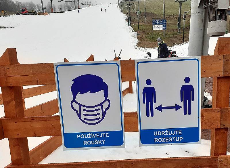 Začátek lyžařské sezóny v Mladých Bukách.