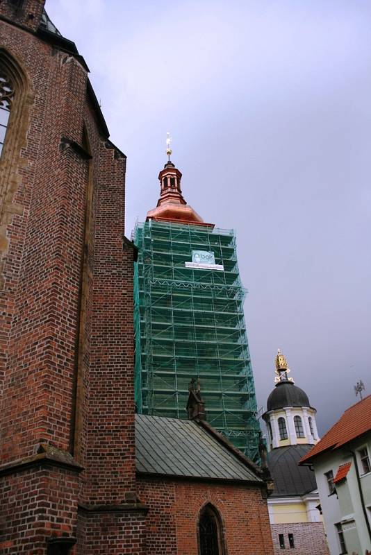 Do konce roku hotovo nebude. Práce zdrží hniloba dřeva