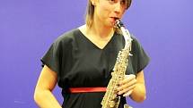 Eva Samková se saxofonem