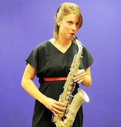 Eva Samková se saxofonem