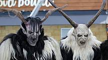 Krampusáci strašili tentokrát v Mladých Bukách.