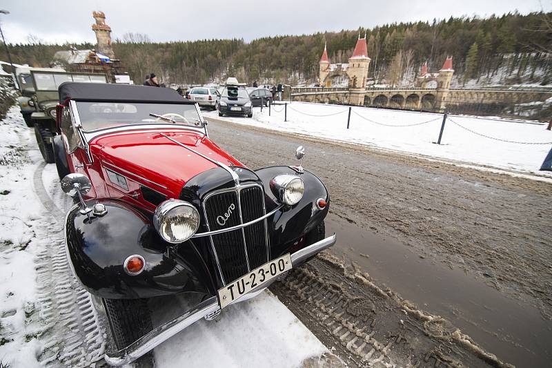 Veteran Car Club Dvůr Králové nad Labem pořádal v sobotu Tříkrálovou jízdu.