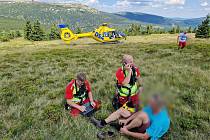 V Krkonoších spadl ve středu odpoledne paraglidista.