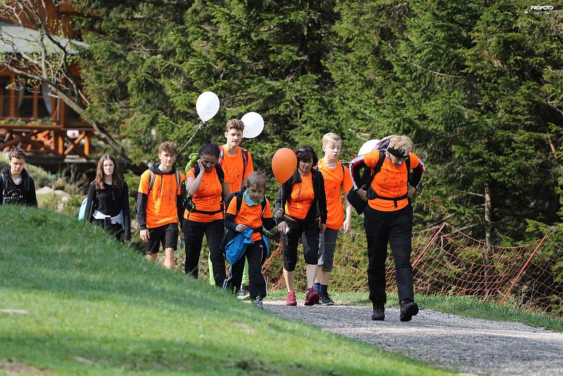 Charitativní výstup Na Sněžku pro Evču, organizovaný nadačním fondem KlaPeto, vynesl rekordních 1 577 000 korun.