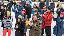 Demonstrace odpůrců protipandemických opatření v Trutnově na Krakonošově náměstí v neděli 23. ledna.