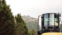 V pondělí začala oprava přístupové trasy na vrchol Sněžky z Růžové hory.