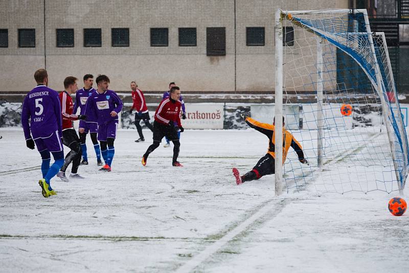 Z utkání fotbalové divize C Trutnov - Vykáň (4:0).