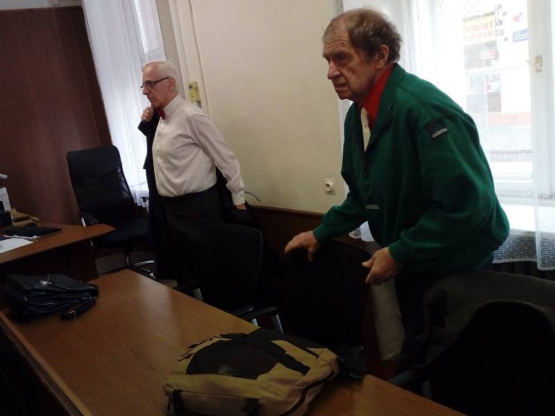Okresní soud v Trutnově ve čtvrtek zamítl obnovu řízení případu disidenta Pavla Wonky z roku 1981, který se týkal údajného neoprávněného vniknutí do bytu tchyně.