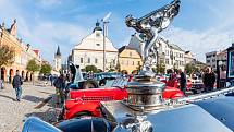 Veteran Car Club Dvůr Králové nad Labem pořádal přehlídku a jízdu historických vozidel Než vypustíme vodu z chladiče.