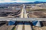 Polské ředitelství silnic a dálnic oznámilo, že úsek Kamienna Góra - hranice s Českem plánuje otevřít ve druhé polovině letošního roku.