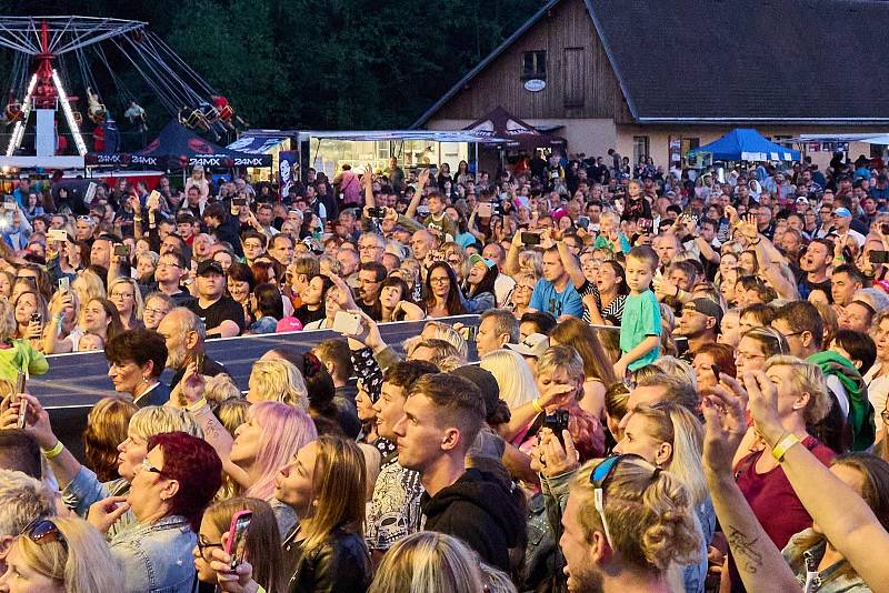 Koncert kapely Kryštof na Chotěvické pouti.