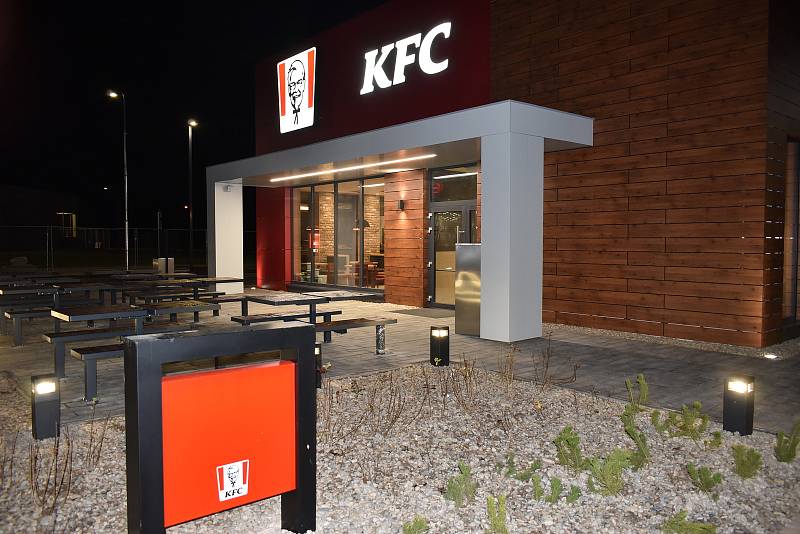 Fast food restaurace KFC otevře v Trutnově v úterý 30. listopadu.