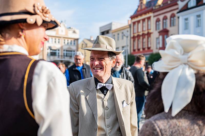 Veteran Car Club Dvůr Králové nad Labem pořádal přehlídku a jízdu historických vozidel Než vypustíme vodu z chladiče.