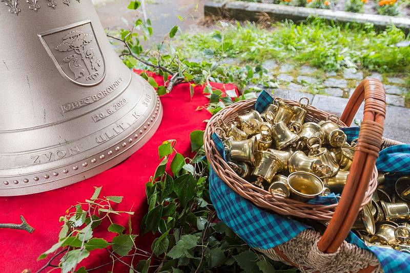 U příležitosti výročí 300 let od zahájení stavby místního kostela došlo v Borovnici k posvěcení obecního zvonu sv. Víta a umístění do věže.