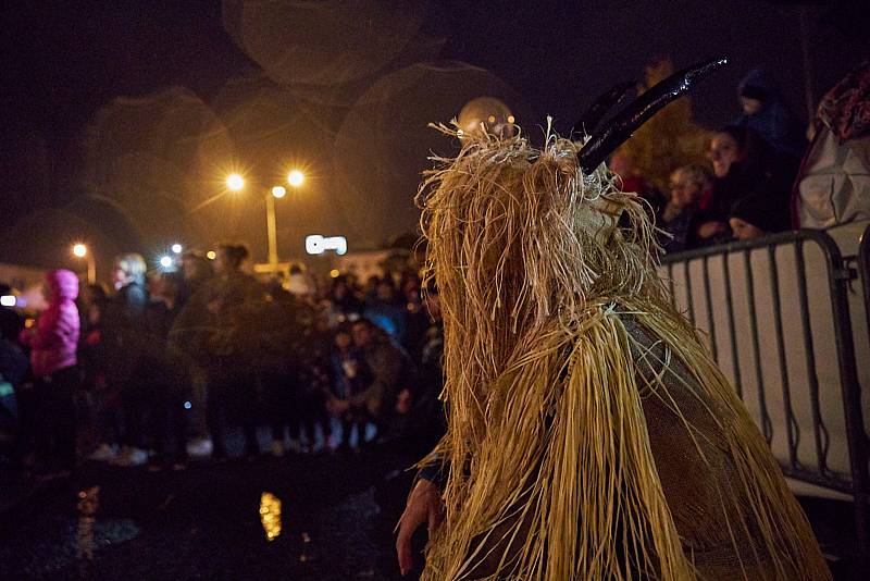 V Trutnově povstal z krkonošských hlubin duch hor Rýbrcoul a přivítal 156 permoníků. Byl z toho český rekord.