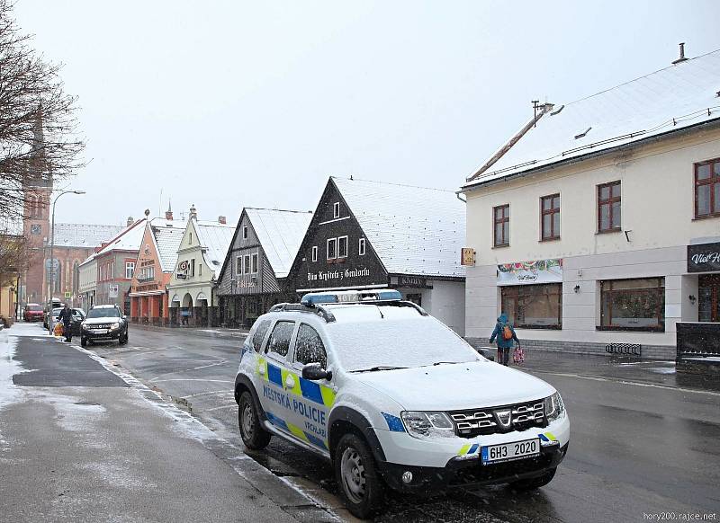 Zasněžené Vrchlabí ve středu 7. dubna.