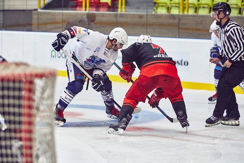 Hokejisté Trutnova na domácím ledě podlehli Plamenům ze Žďáru nad Sázavou 2:3.