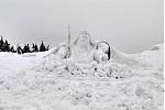 U Labské boudy v Krkonoších stojí obrovská socha Krakonoše ze sněhu. Měří 6,5 metru.