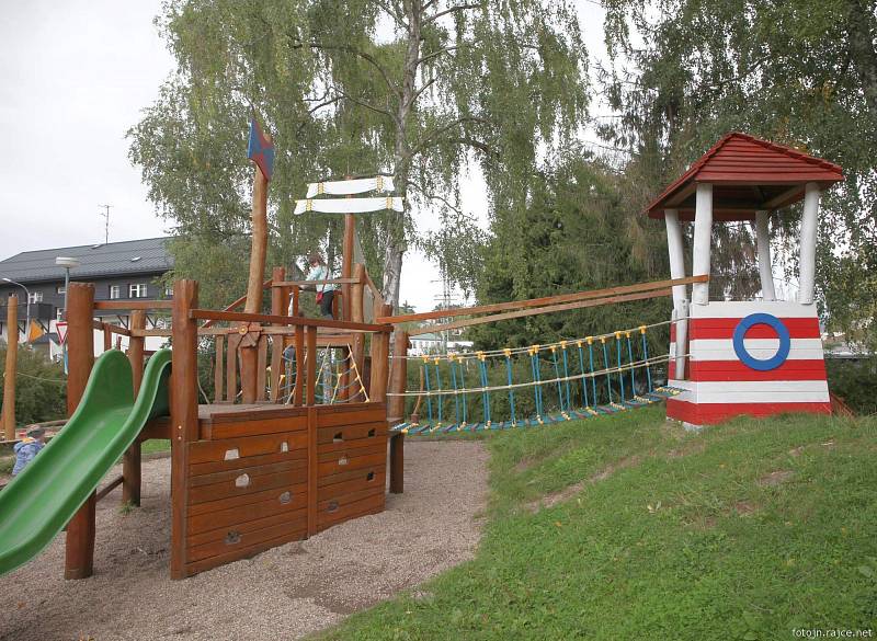 Otevřená farní zahrada ve Vrchlabí zvala na benefiční festival.