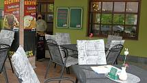 Ve Vrchlabí se v pondělí 17. května otevřely zahrádky restaurací a kaváren.