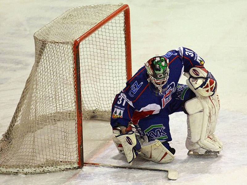 Vrchlabský brankář Alexandr Hylák.