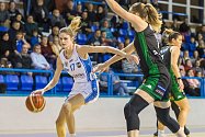 Basketbalistky Trutnova prohrály ve třetím čtvrtfinále ŽBL v Brně po výborném výkonu 92:96. Skvěle zahrála Dominika Vašáková (vlevo), která dala 18 bodů, což je její ligový rekord.