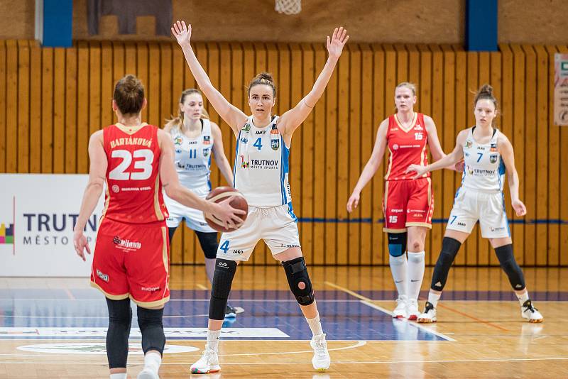 Basketbalistky Trutnova v pohárovém čtvrtfinále padly s pražskou Slavií.