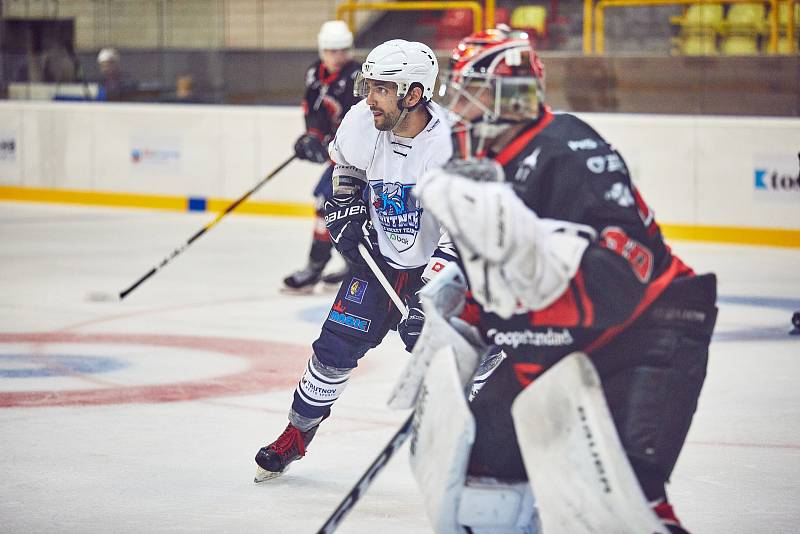 Hokejisté Trutnova na domácím ledě podlehli Plamenům ze Žďáru nad Sázavou 2:3.