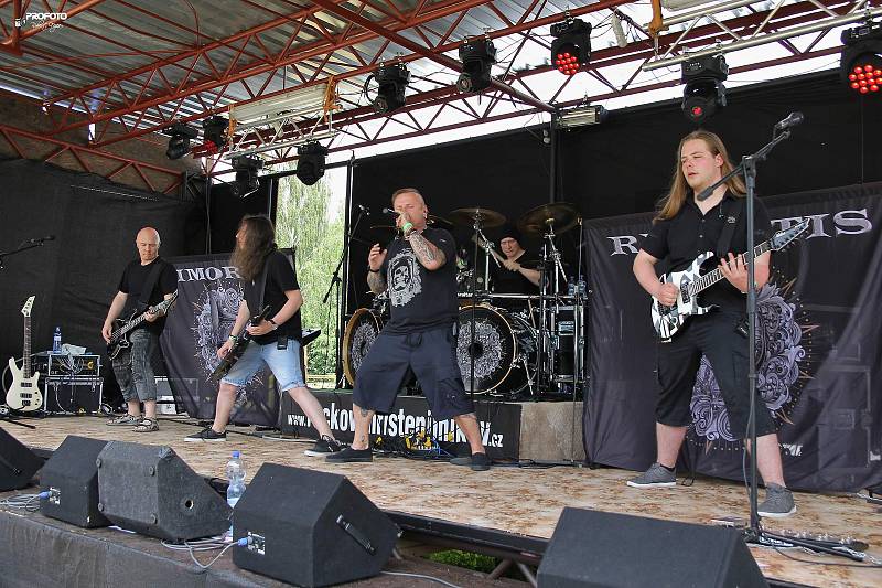 Rock a metal ovládly Pilníkov. NadějeFest pomáhal.