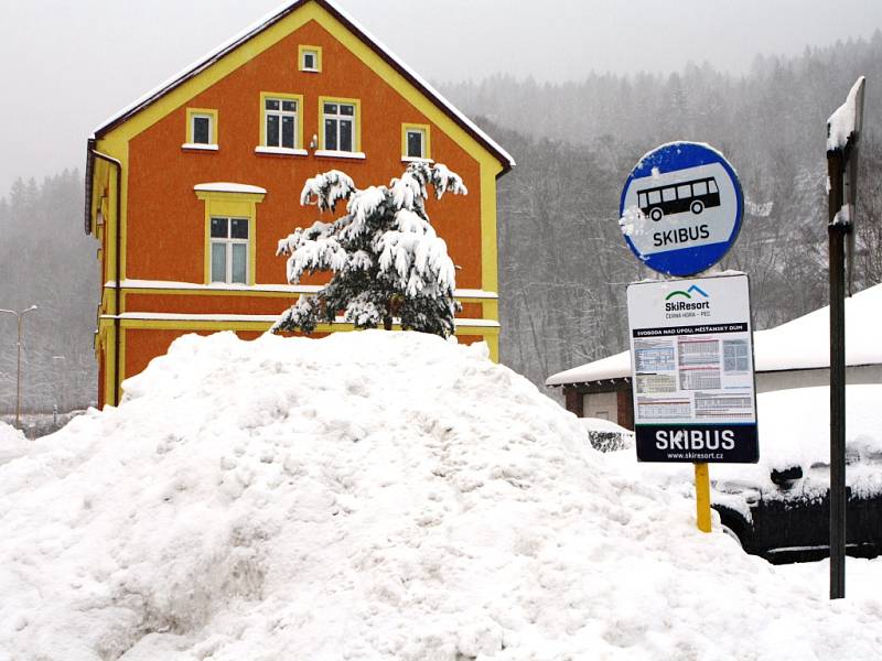 Úklid sněhu ve Svobodě nad Úpou