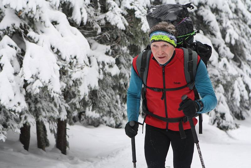 Čtyřiatřicet účastníků absolvovalo Sněžka Sherpa Cup, při kterém vynosili zásoby na Českou Poštovnu na nejvyšší českou horu. Muži táhli třicet kilo, ženy o polovinu méně. 