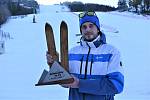 Vrchlabský řemeslník Martin Plůcha vyrobil trofeje pro nejlepší lyžařky Světového poháru ve Špindlerově Mlýně.