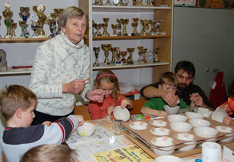 Vzpomínka na tábor - Každý si mohl omalovat misku