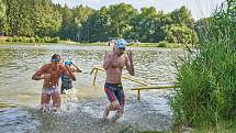 Triatlon v Dolcích u Trutnova. Soupeřili jednotlivci i štafety.