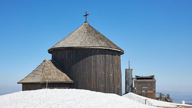 Nejvyšší hora České republiky, 1603 metrů vysoká Sněžka