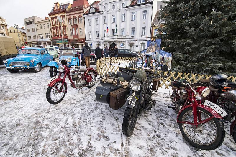 Veteran Car Club Dvůr Králové nad Labem pořádal v sobotu Tříkrálovou jízdu.