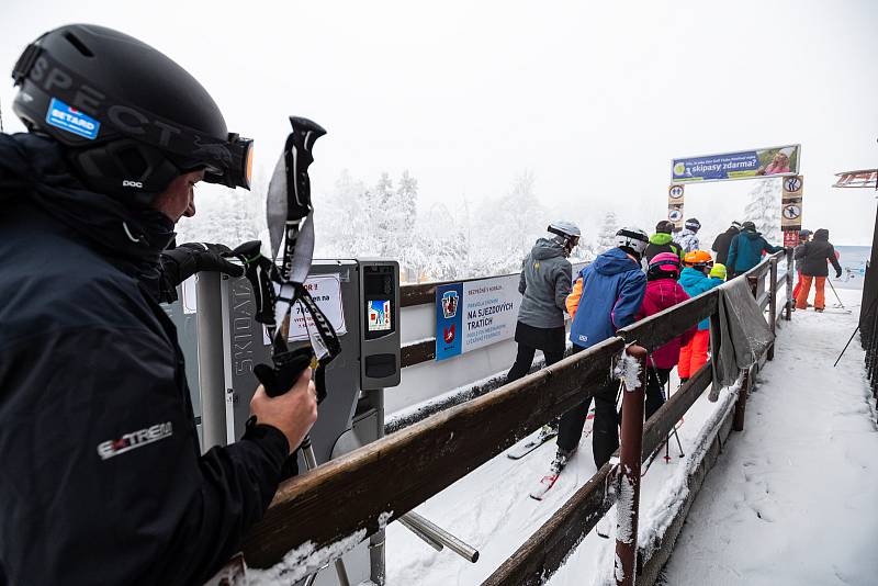 Skiareál Malá Úpa zahájil v sobotu 3. prosince 2022 lyžařskou sezonu.