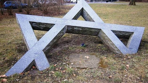 Den památky obětí holocaustu: Židé a holocaust na Vrchlabsku a v okolí -  Krkonošský deník
