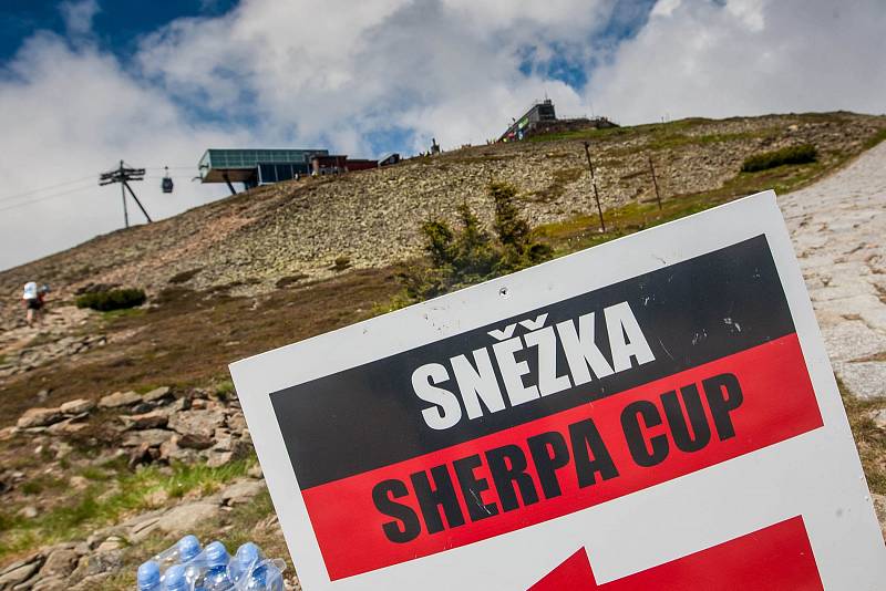 Závod horských nosičů Sněžka Sherpa Cup.