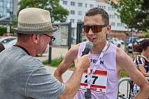 Běžec ze Rtyně v Podkrkonoší Matěj Zima se stal vítězem osmého ročníku OlfinCar Trutnovského půlmaratonu. Závod vyhrál suverénně.