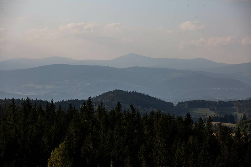 Nová rozhledna na vrcholu Žaltman v Jestřebích horách.